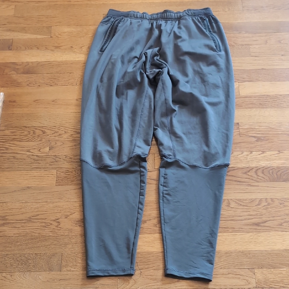 Nike Men's Gray Dri-Fit Jogger Pants